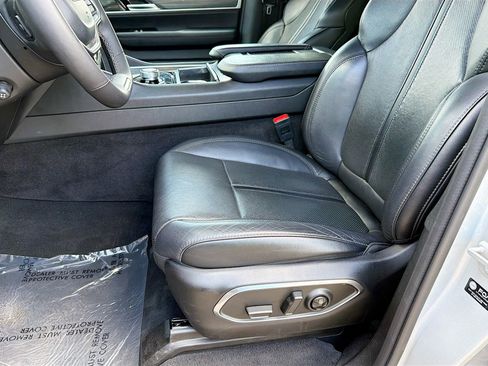 Used 2024 Jeep Wagoneer L Series II w/ Flexible Seating Group RWD image 28