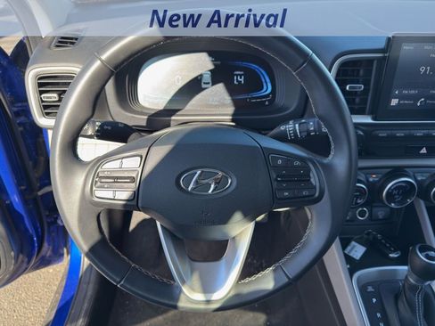 Used 2025 Hyundai Venue SEL image 9