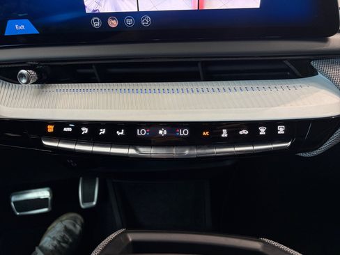 Used 2025 Cadillac Optiq Sport 2 AWD/4WD image 19