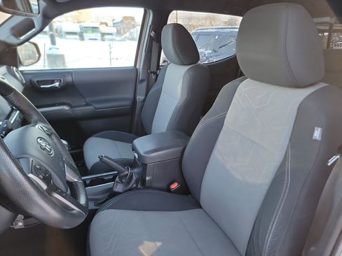 Used 2020 Toyota Tacoma TRD Off-Road image 13