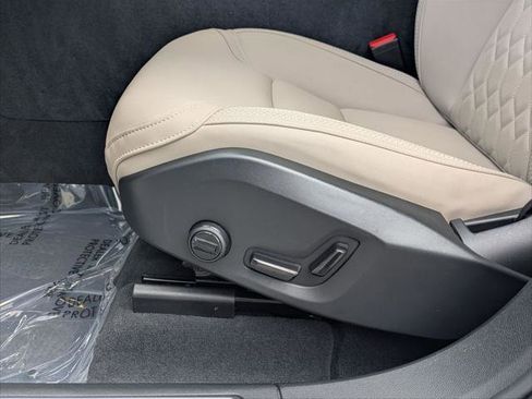 Used 2026 Volvo XC60 B5 Plus w/ Climate Package PRO AWD/4WD image 21