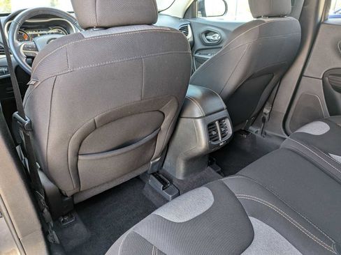 Used 2016 Jeep Cherokee Sport w/ Cold Weather Group AWD/4WD image 23