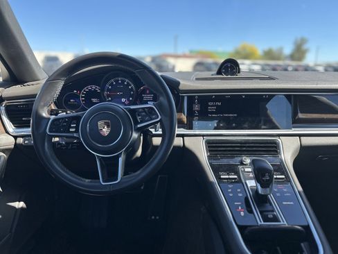 Used 2018 Porsche Panamera 4S image 16