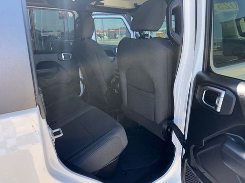 Used 2025 Jeep Gladiator Sport AWD/4WD image 18