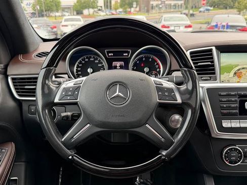 Used 2016 Mercedes-Benz GL 550 4MATIC image 30