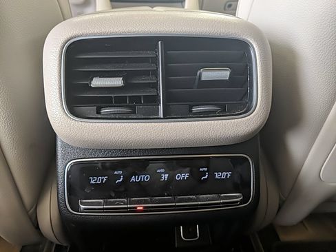 Used 2022 Mercedes-Benz GLS 450 4MATIC image 17
