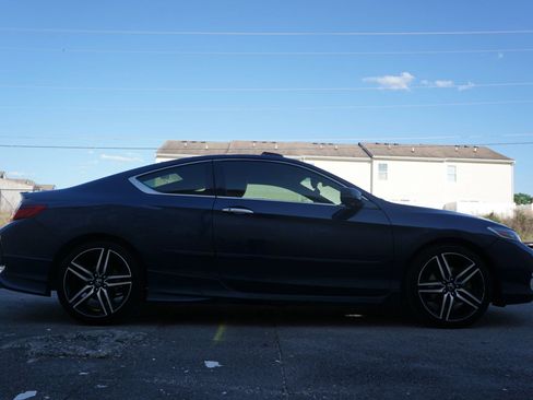 Used 2016 Honda Accord Touring image 4