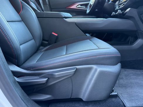 Used 2025 Chevrolet Equinox EV RS FWD image 24