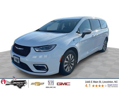 Used 2023 Chrysler Pacifica Touring-L