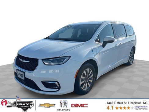 Used 2023 Chrysler Pacifica Touring-L FWD image 1