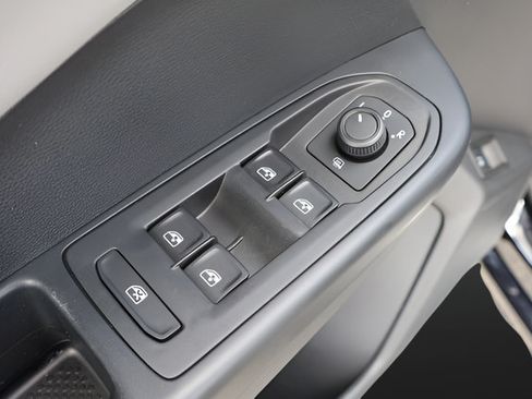 Certified 2022 Volkswagen Taos SE FWD image 12