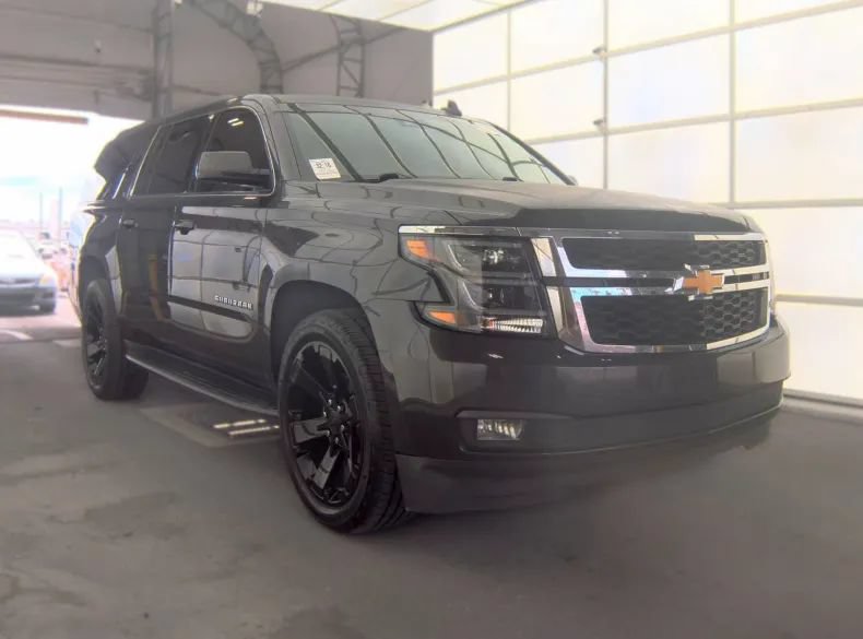 Used 2017 Chevrolet Suburban LT RWD image 5