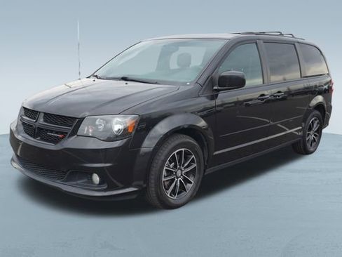 Used 2017 Dodge Grand Caravan GT image 3
