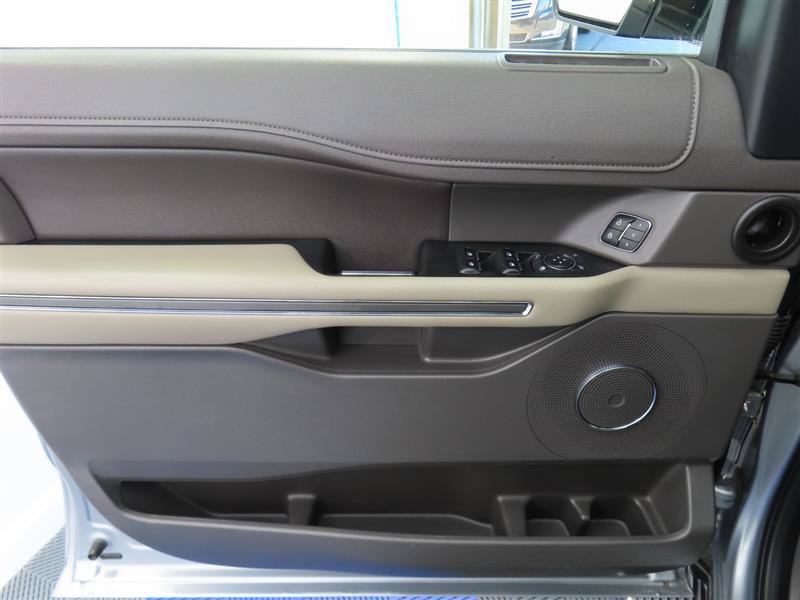Used 2020 Ford Expedition XLT w/ Equipment Group 202A AWD/4WD image 11