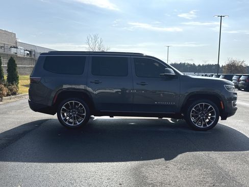 Used 2022 Jeep Wagoneer Series III w/ Premium Group I image 11