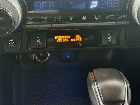 Used 2021 Toyota RAV4 XSE w/ XSE Grade Weather Package AWD/4WD image 20