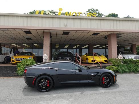 Used 2019 Chevrolet Corvette Stingray Coupe w/ 1LT RWD image 2