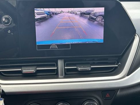 Certified 2025 Chevrolet Trax RS FWD image 14