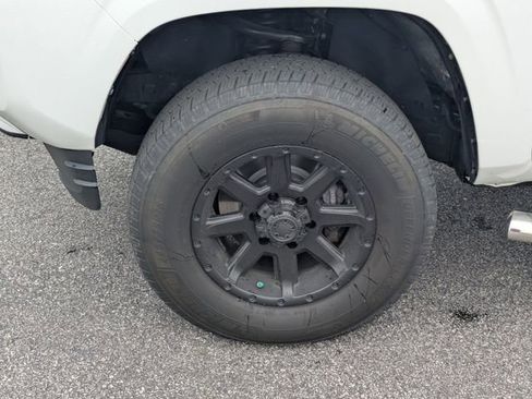 Used 2019 Toyota Tacoma SR w/ SR Convenience Package AWD/4WD image 8