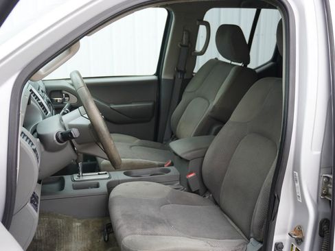 Used 2012 Nissan Frontier SV AWD/4WD image 10