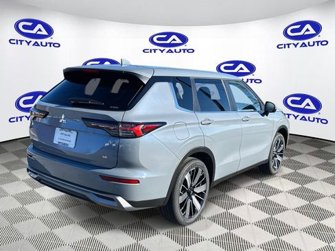 New 2026 Mitsubishi Outlander SE image 3