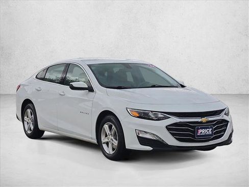Used 2022 Chevrolet Malibu LT image 3