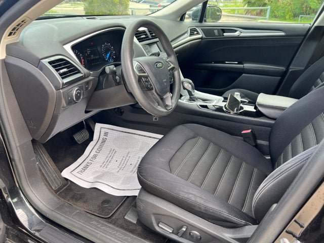 Used 2014 Ford Fusion SE FWD image 17
