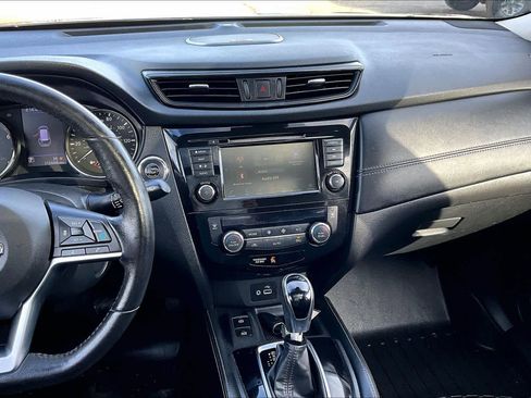 Used 2018 Nissan Rogue SL w/ Premium Package image 6