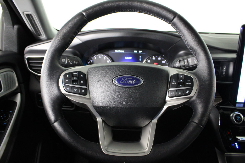 Used 2024 Ford Explorer Limited w/ Limited Technology Package RWD image 26