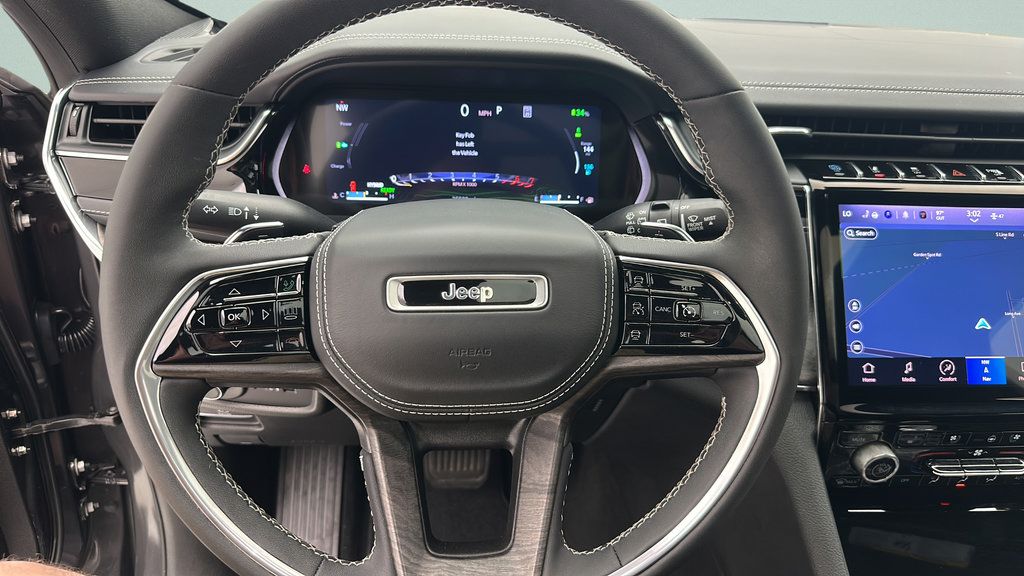 Used 2023 Jeep Grand Cherokee Overland AWD/4WD image 17