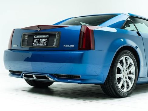 Used 2009 Cadillac XLR Platinum in Electra Blue 1 of image 14