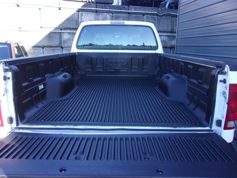 Used 2006 Ford F350 XL image 23