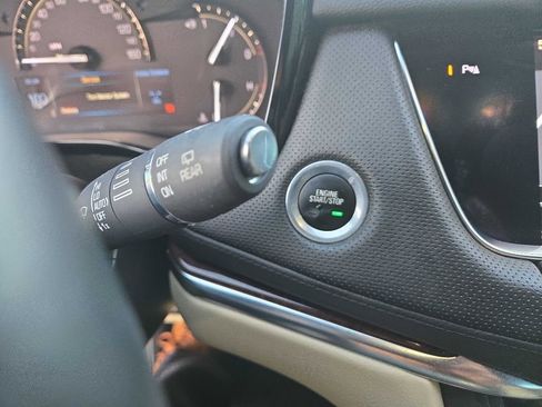 Used 2017 Cadillac XT5 Luxury w/ Driver Awareness Package image 22