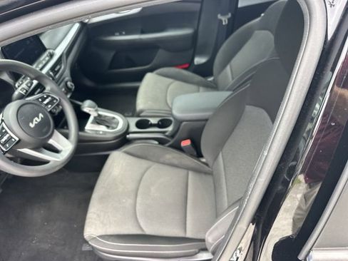 Certified 2023 Kia Forte LXS w/ LXS Technology Package FWD image 17