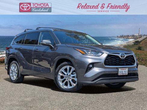 Used 2023 Toyota Highlander Limited AWD/4WD image 1