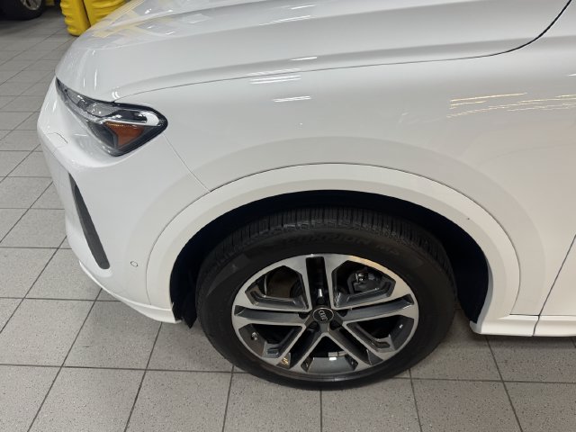 Used 2025 Audi Q5 Premium w/ Convenience Package AWD/4WD image 10