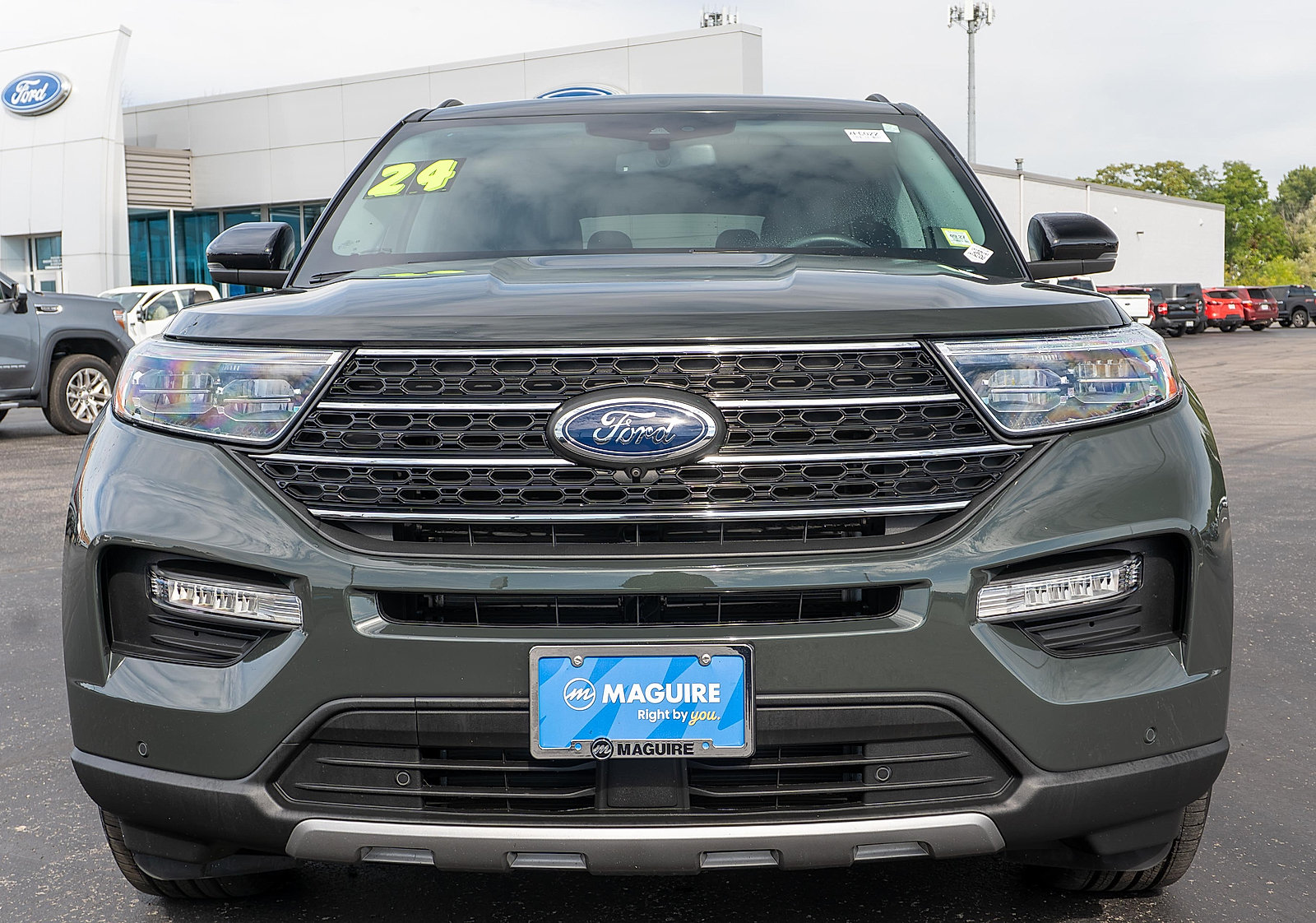 Used 2024 Ford Explorer XLT w/ Equipment Group 202A AWD/4WD image 3