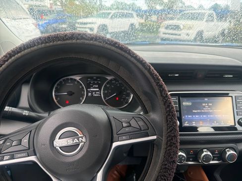 Used 2022 Nissan Kicks S FWD image 2
