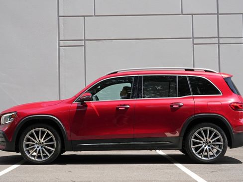 Used 2022 Mercedes-Benz GLB 250 w/ AMG Line image 8