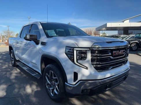 Certified 2022 GMC Sierra 1500 SLT image 3