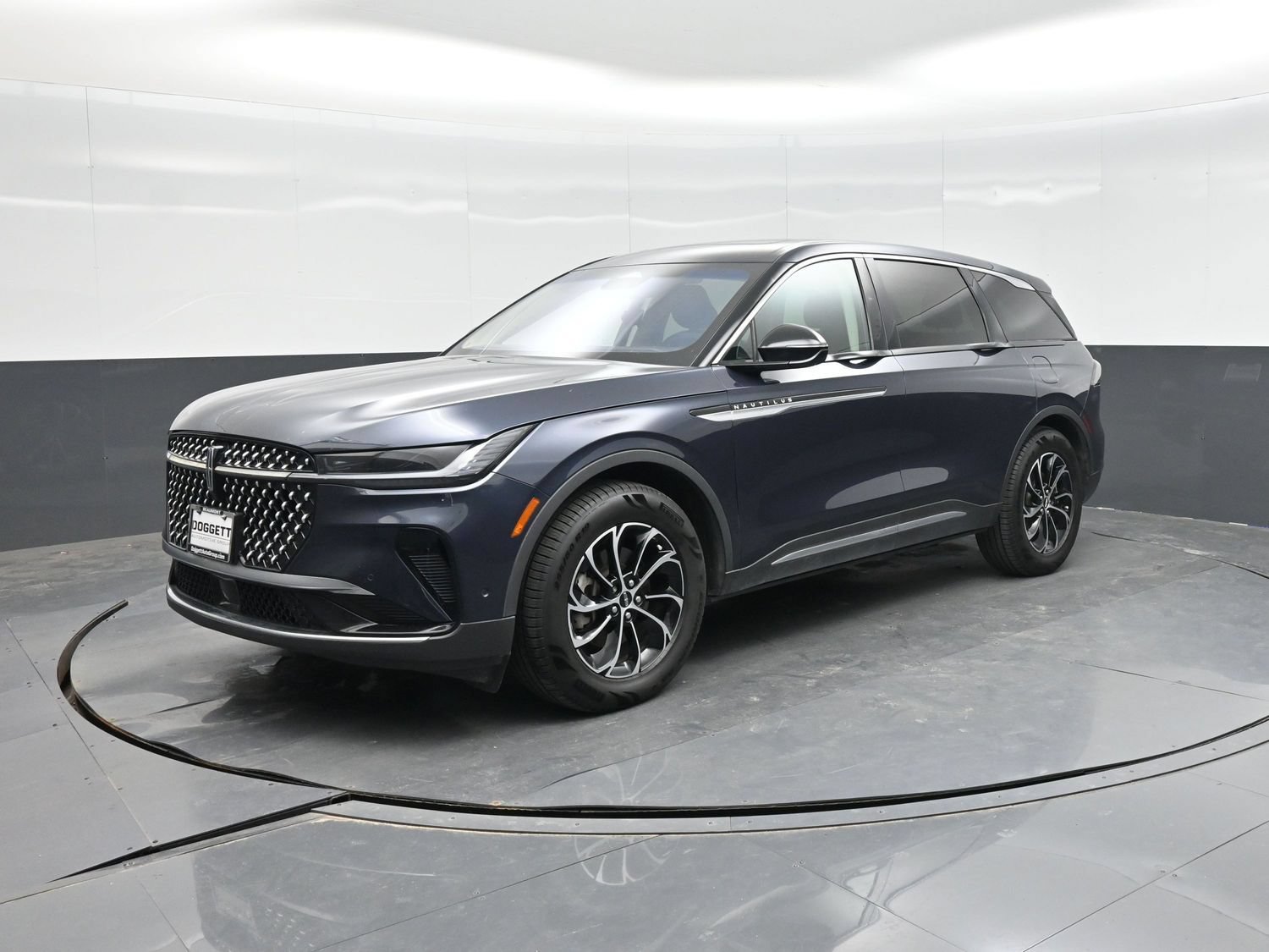 Used 2024 Lincoln Nautilus Premier w/ Equipment Group 102A AWD/4WD image 1