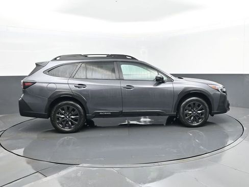 Used 2025 Subaru Outback Onyx Edition image 4