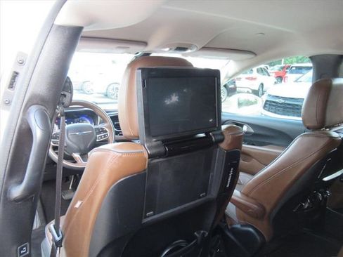 Used 2017 Chrysler Pacifica Limited FWD image 16