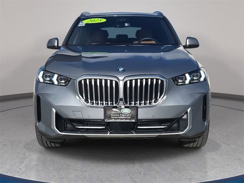 Used 2025 BMW X5 xDrive50e image 3