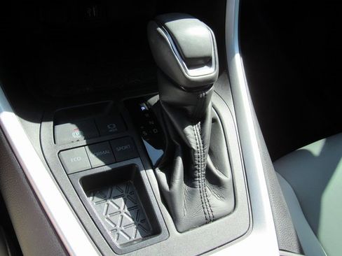 Used 2024 Toyota RAV4 XLE Premium image 21