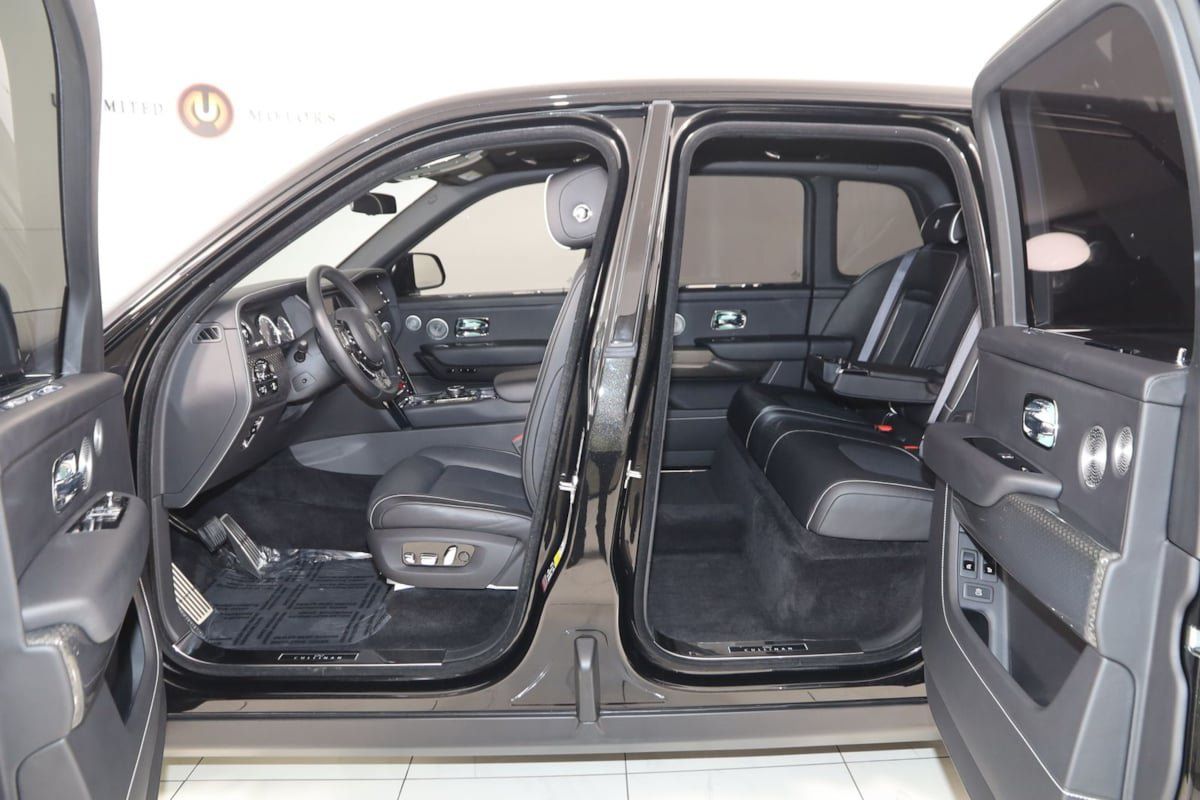 Used 2024 Rolls-Royce Cullinan Black Badge AWD/4WD image 44
