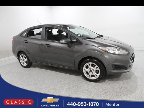 Used 2015 Ford Fiesta SE FWD image 1