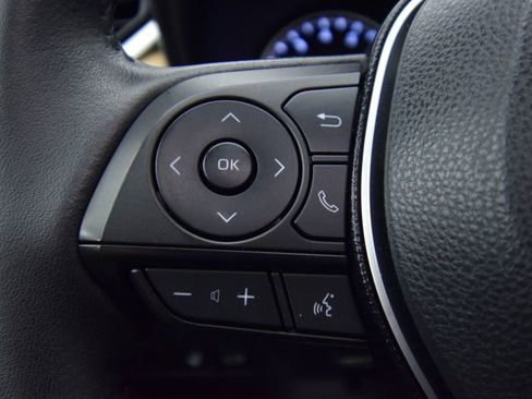 Used 2021 Toyota RAV4 XLE Premium image 38