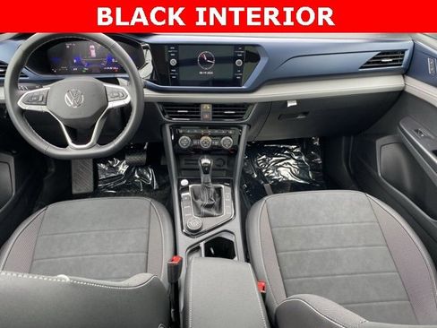 New 2024 Volkswagen Taos SE image 2