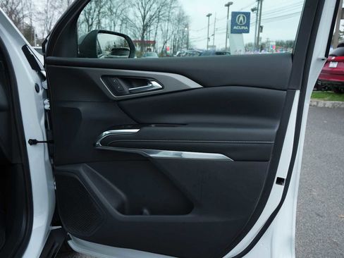 Used 2024 Chevrolet Traverse LT FWD image 27